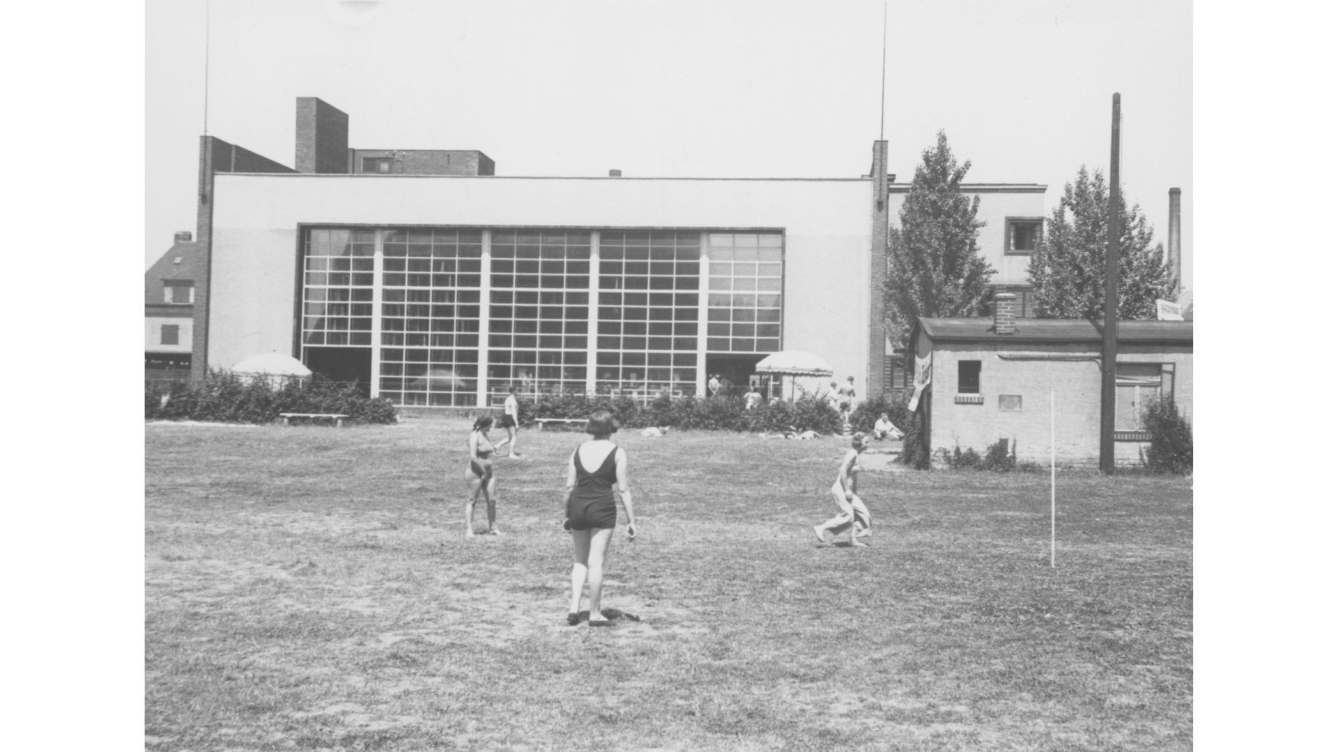 Kinder spielen im Fechenheimer Bad