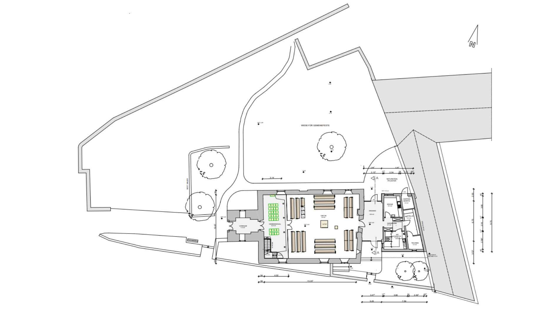Grundriss der Kirche Flomborn mit eingezeichneten Sitzreihen, Nebenräumen und Außenbereich für Gemeindefeste.