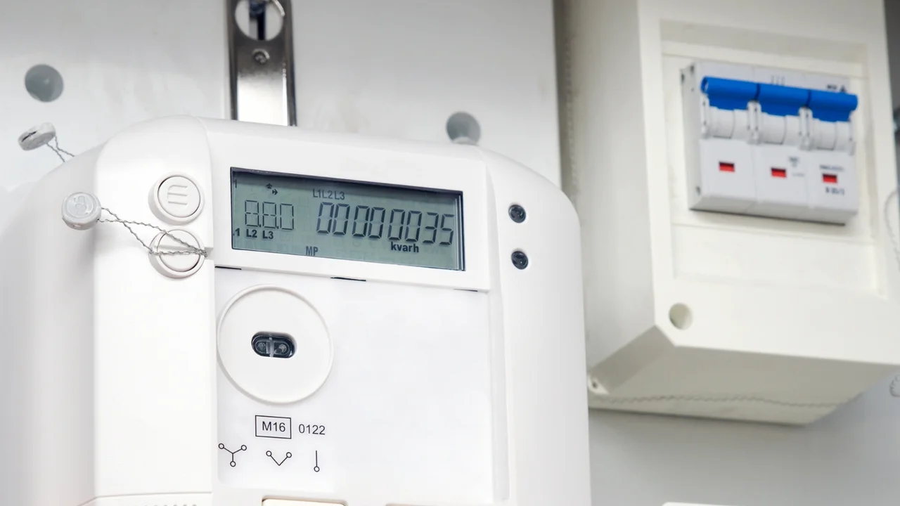 Smart metering: The digital heartbeat of smart buildings
