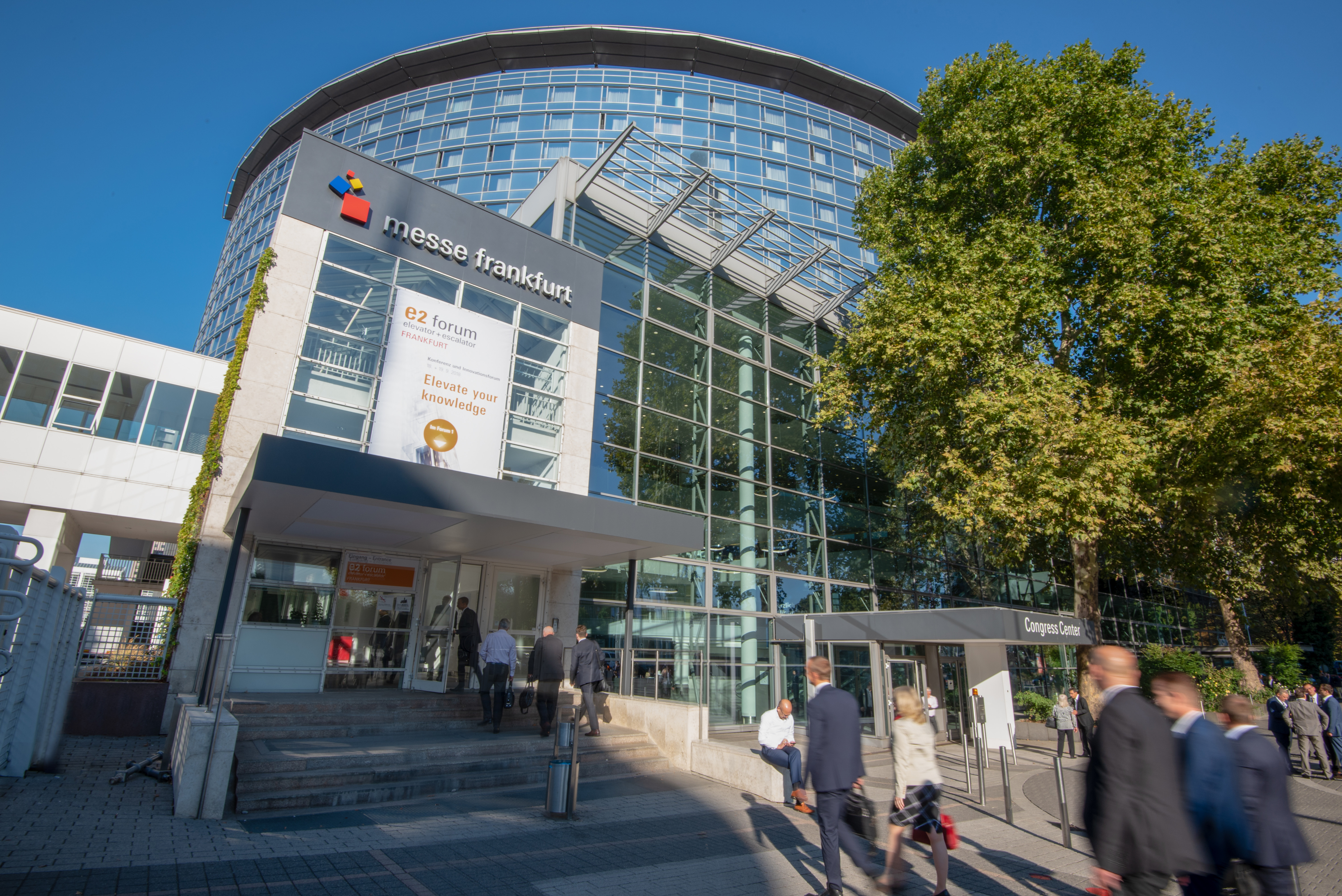 Lively influx of visitors at the E2 Forum Frankfurt – for the first time since the interruption due to the pandemic and "live" again on 21 and 22 September 2022.