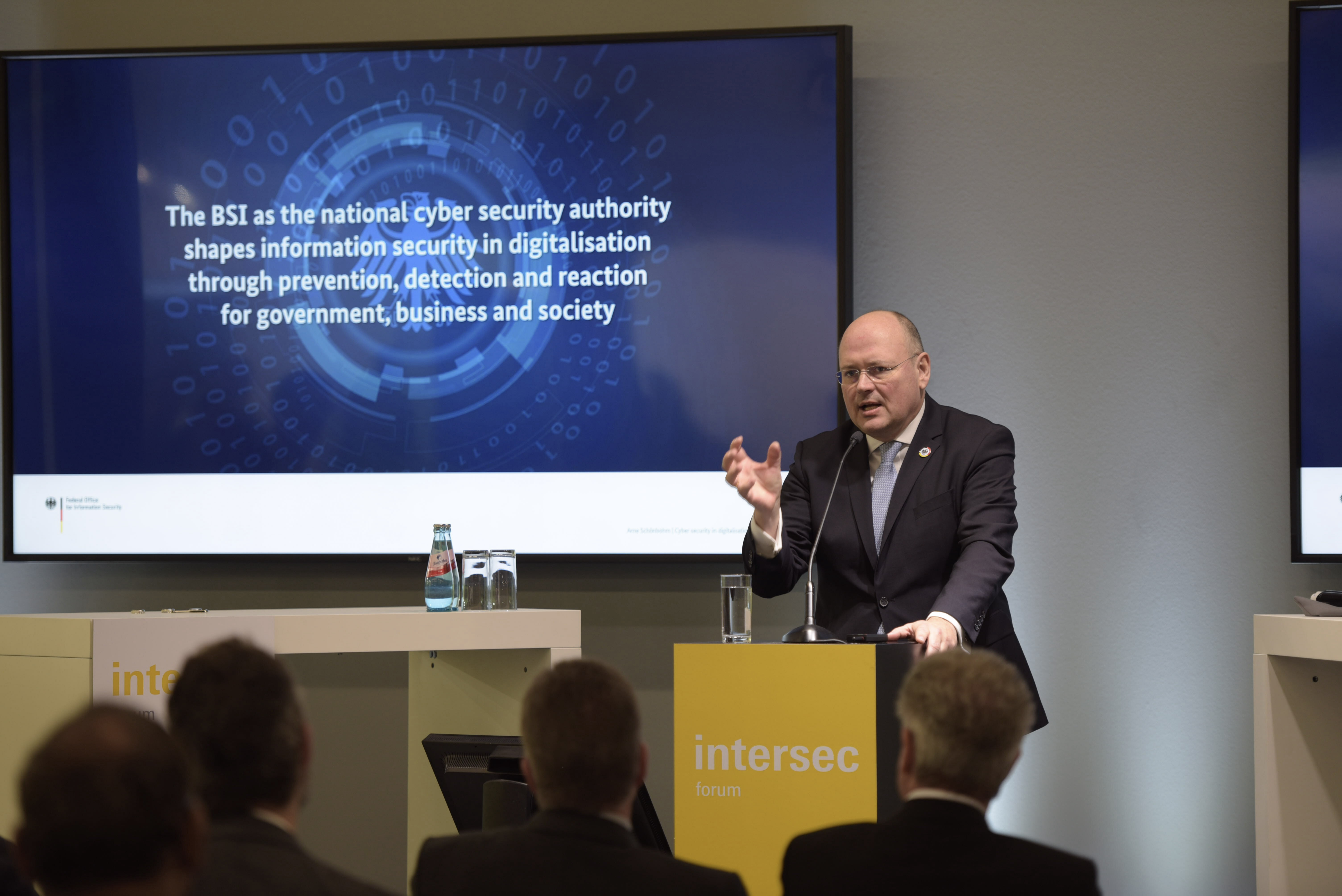 Keynote speaker Arne Schönbohm, president of the Federal Office for Security in Information Technology (BSI), of the Intersec Forum conference on security technology in modern buildings. (Source: Messe Frankfurt Exhibition GmbH / S. Gätke 2018)